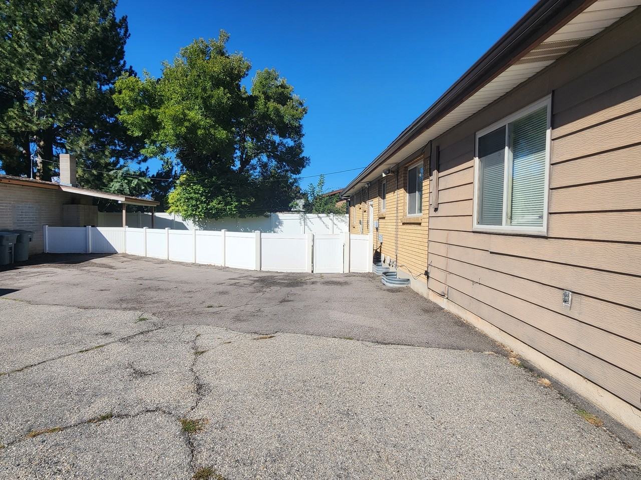 1071 W. 10550 S. - Photo 2 of 17