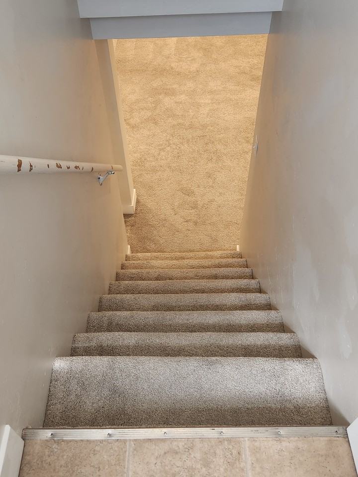 1071 W. 10550 S. - Photo 3 of 17