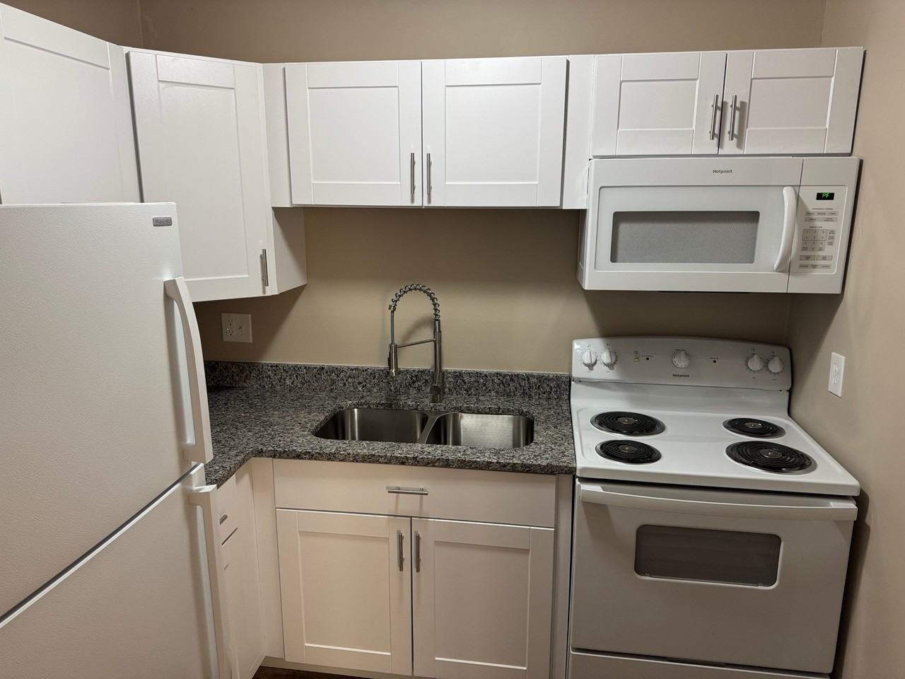 1614 N Yellow Springs St #103 - Photo 3 of 9