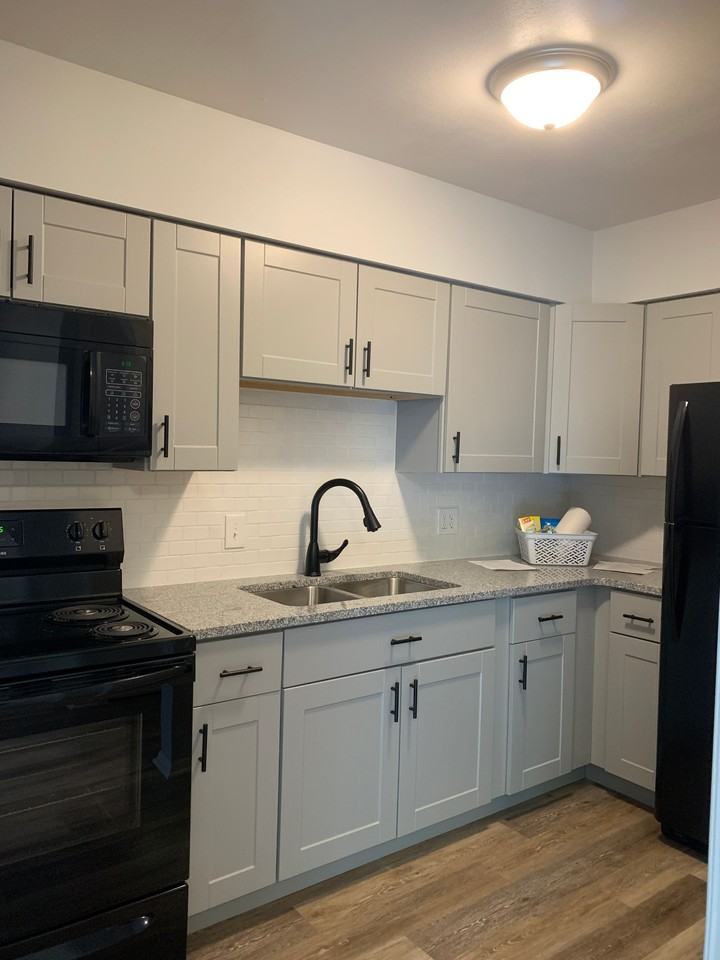 1505 N Plum St #5 - Photo 4 of 9