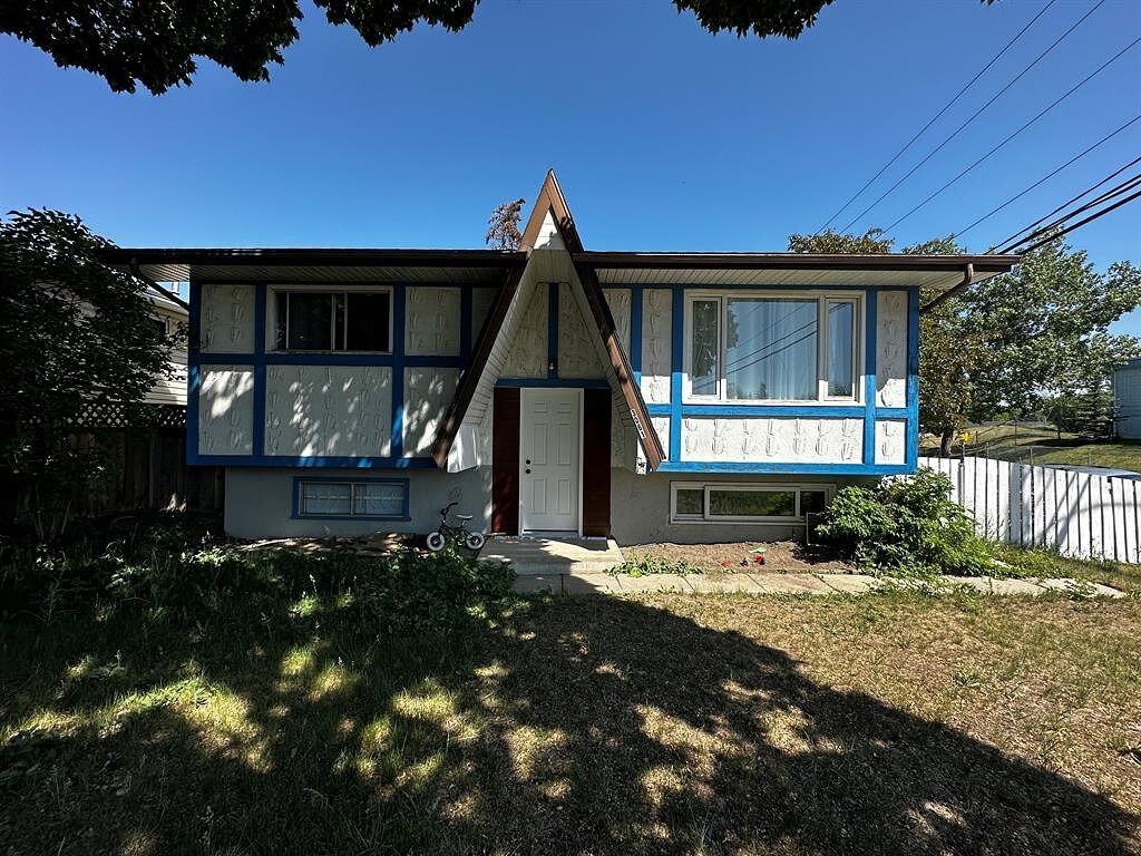 3061 30a St Se - Photo 2 of 13