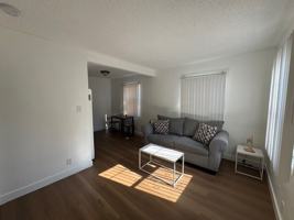featured image of 902 E 79th St