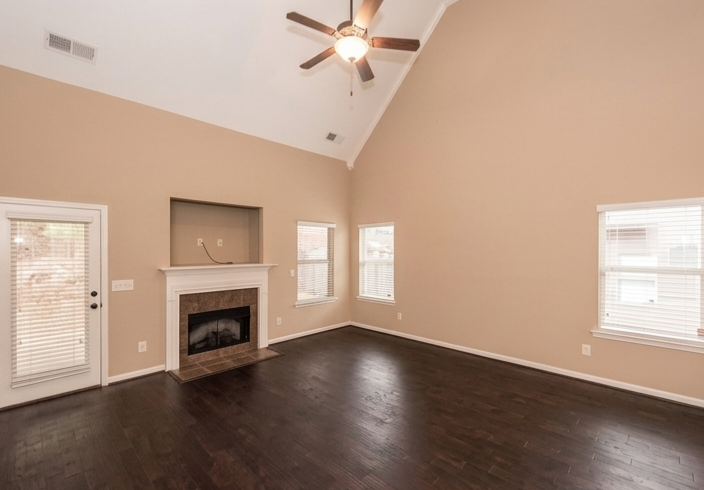 3076 Rosewalk Dr #NA - Photo 4 of 15