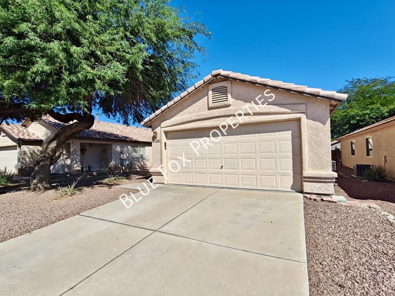 2302 W Silvergate Pl - Photo 2 of 26