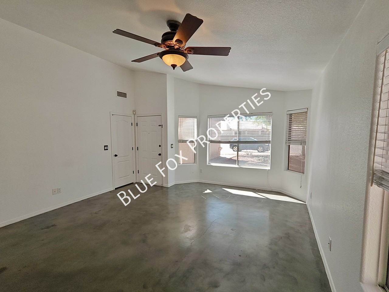 2302 W Silvergate Pl - Photo 4 of 26