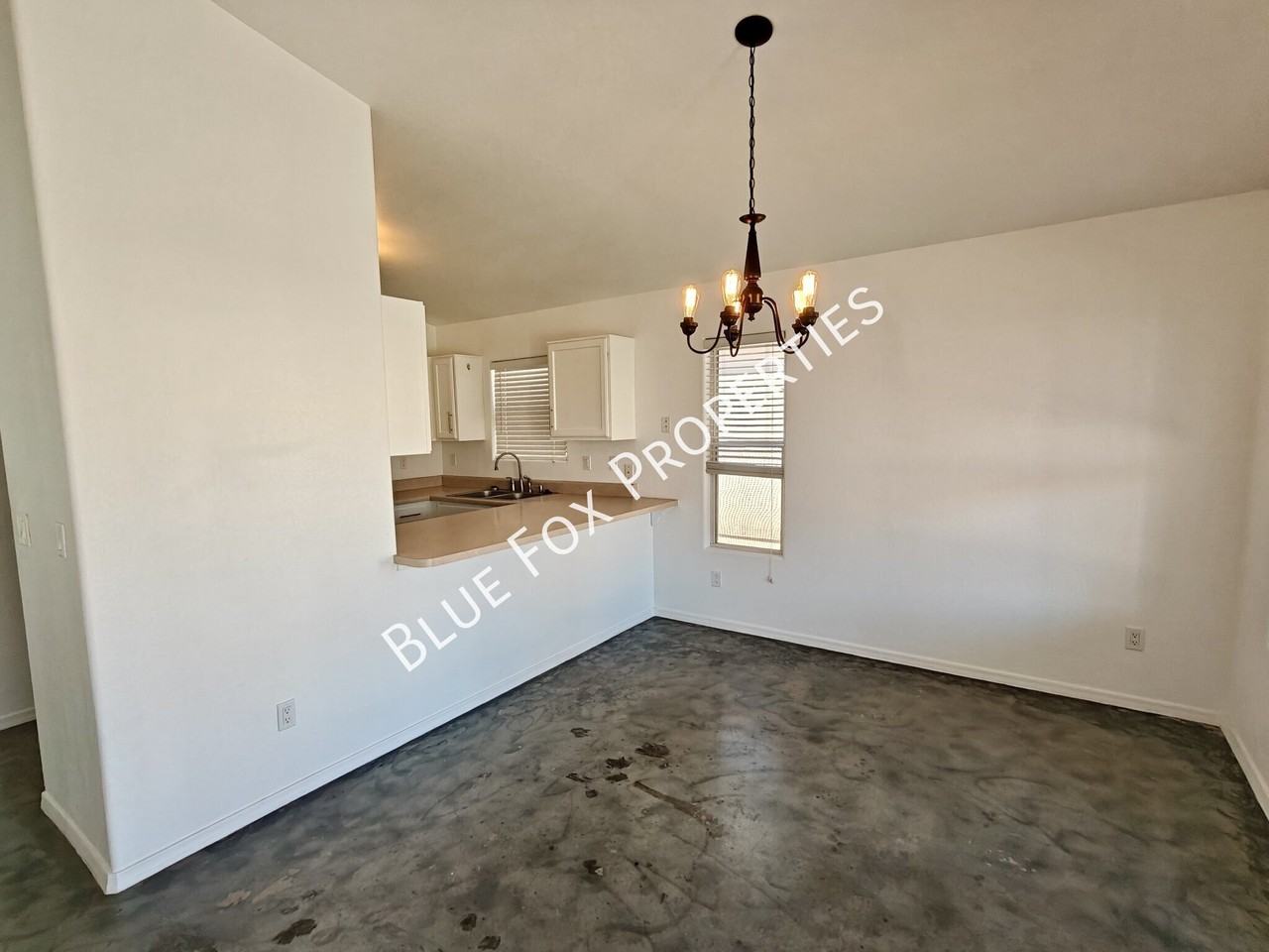 2302 W Silvergate Pl - Photo 6 of 26