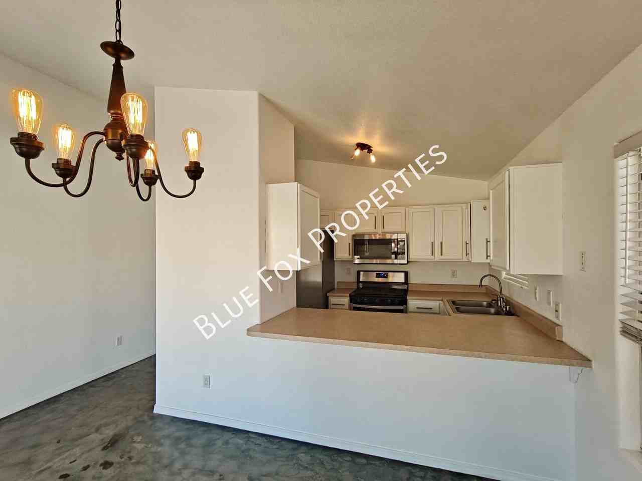 2302 W Silvergate Pl - Photo 7 of 26