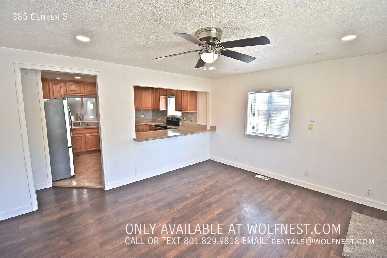 385 Center St - Photo 3 of 33