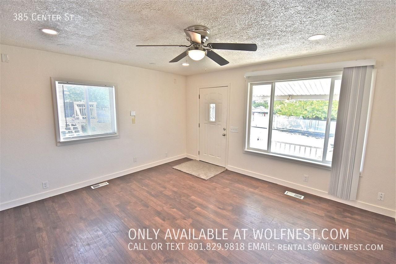 385 Center St - Photo 4 of 33