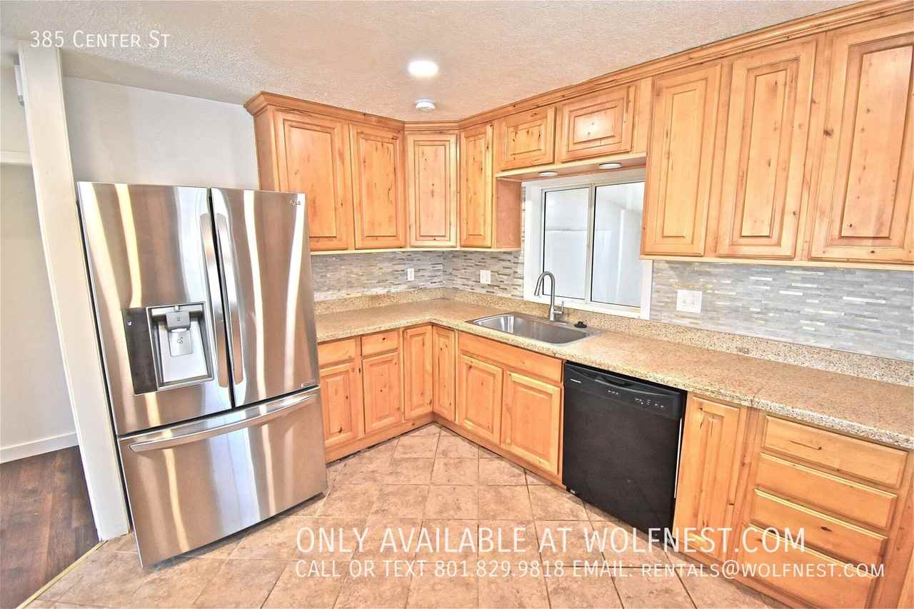 385 Center St - Photo 7 of 33