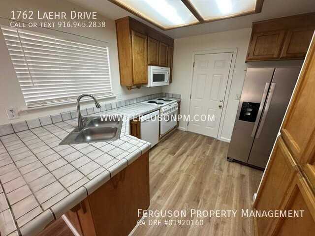 1762 Laehr Dr - Photo 2 of 20