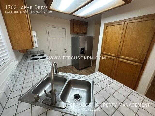 1762 Laehr Dr - Photo 3 of 20