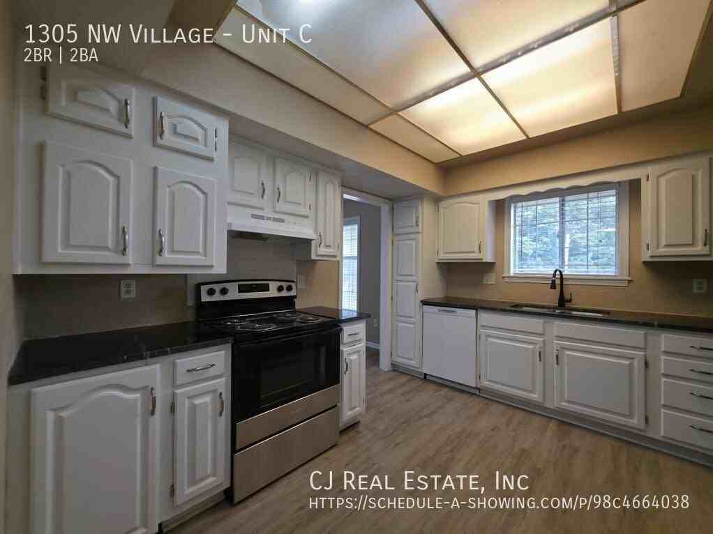 1305 Nw Village Dr #C - Photo 5 of 11