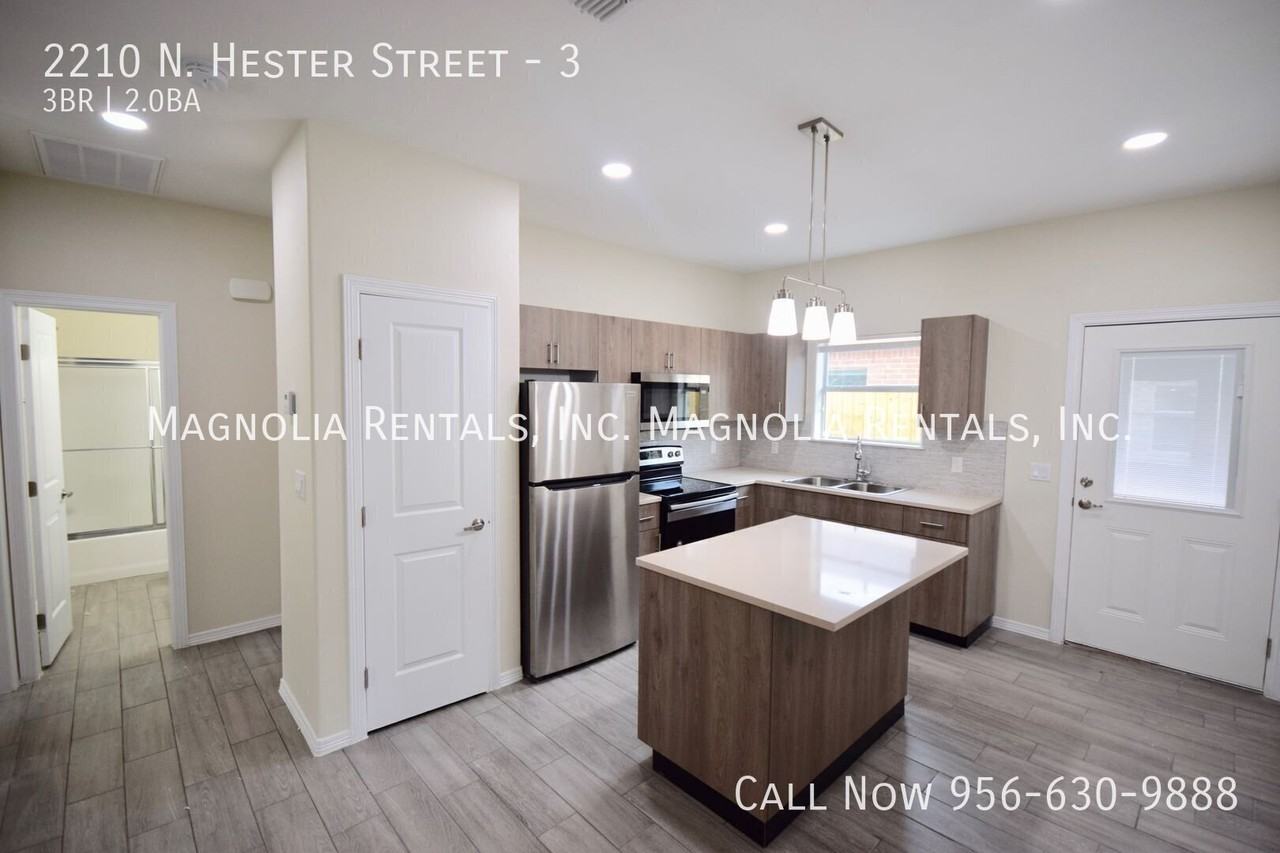 2210 N Hester St #3 - Photo 4 of 14