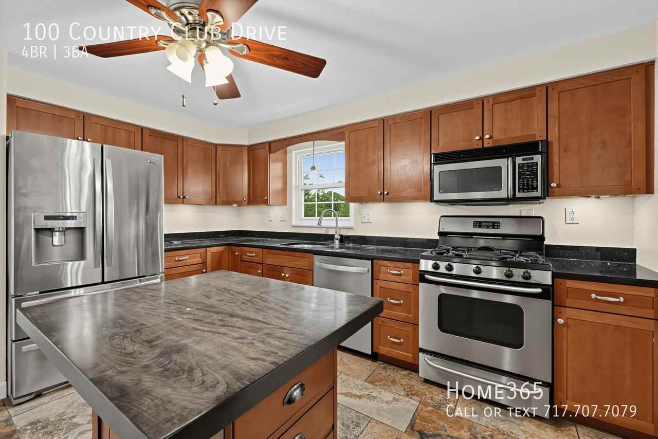 100 Country Club Dr - Photo 5 of 15
