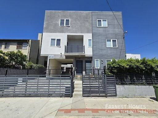 147 Roselake Ave