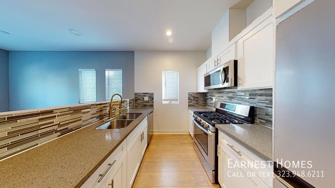 147 Roselake Ave - Photo 7 of 31
