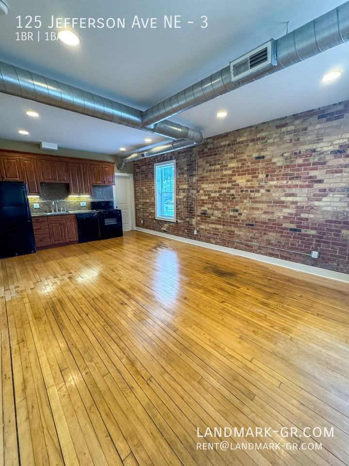 125 Jefferson Ave NE #3 - Photo 4 of 17