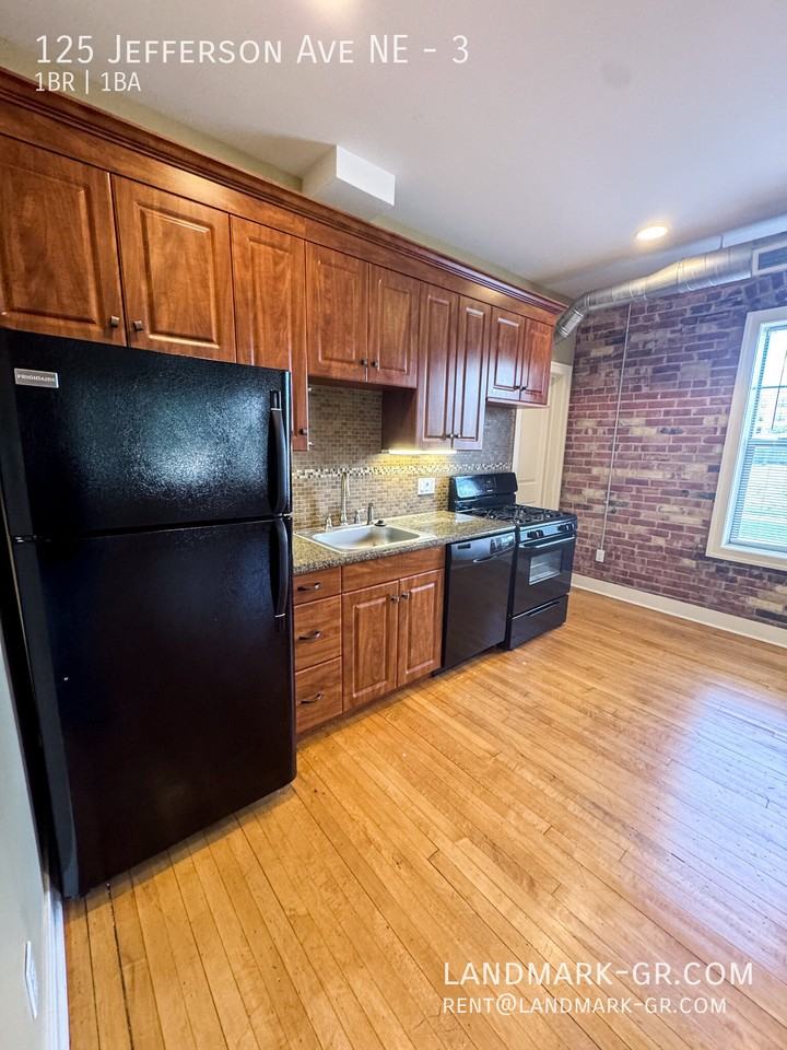 125 Jefferson Ave NE #3 - Photo 7 of 17