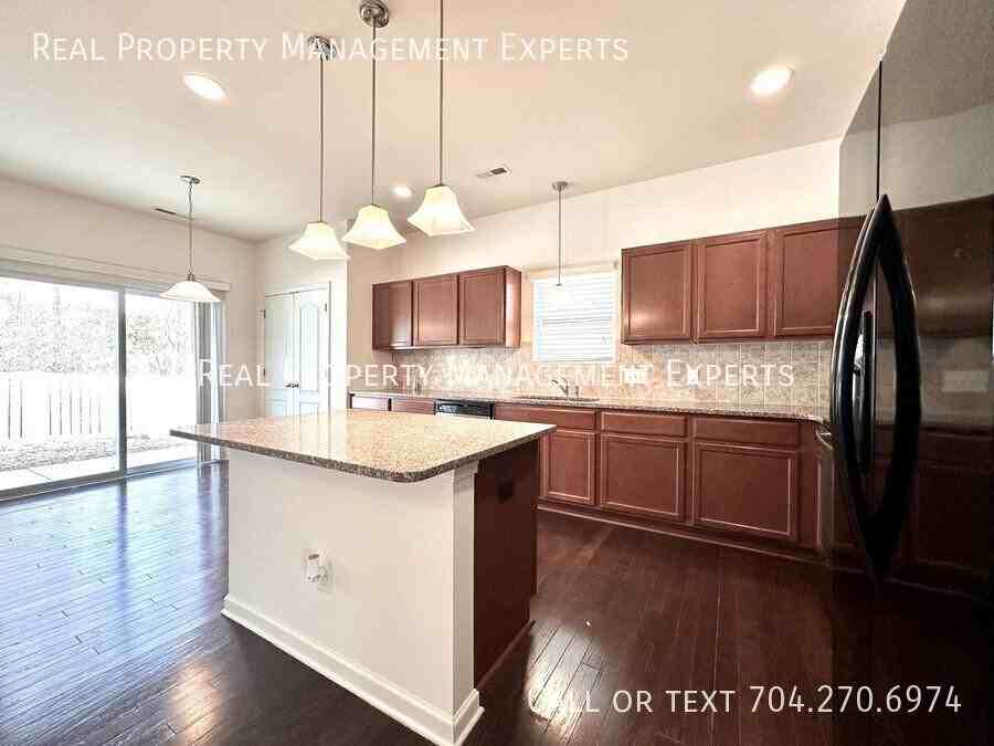 3014 S Devon St - Photo 4 of 30