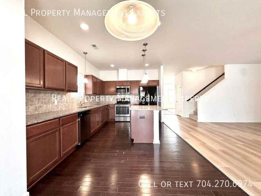 3014 S Devon St - Photo 5 of 30