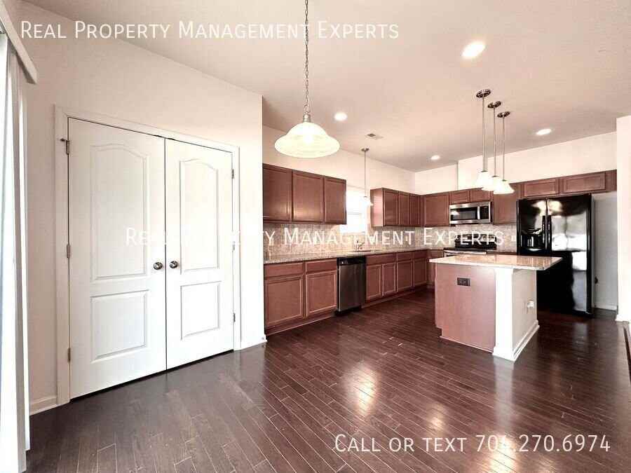 3014 S Devon St - Photo 7 of 30