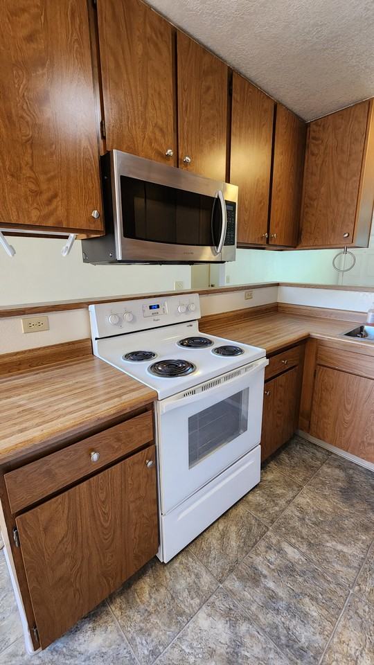 2510 Hartnell Ave #11 - Photo 3 of 15