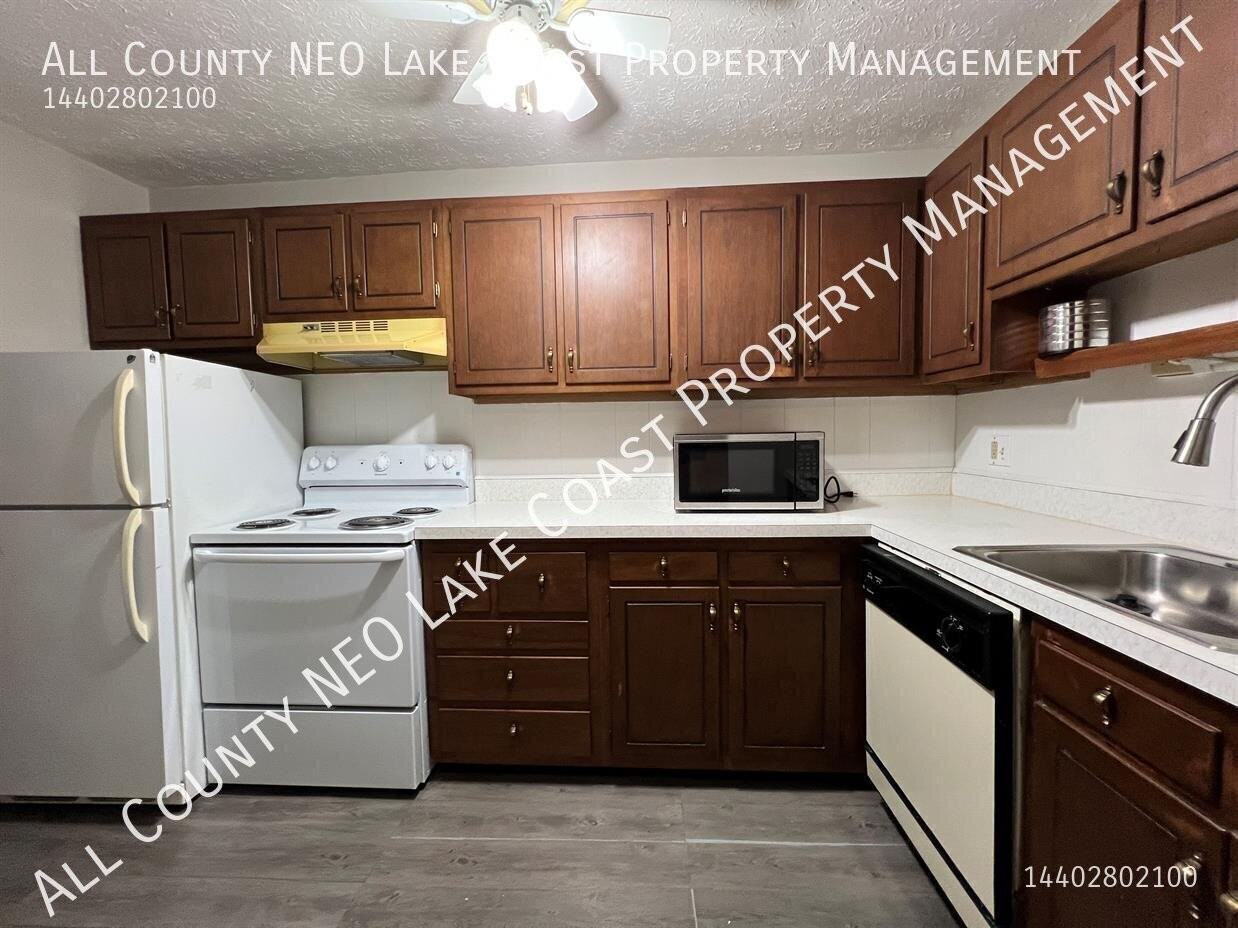 216 Moore Rd #2L - Photo 4 of 9