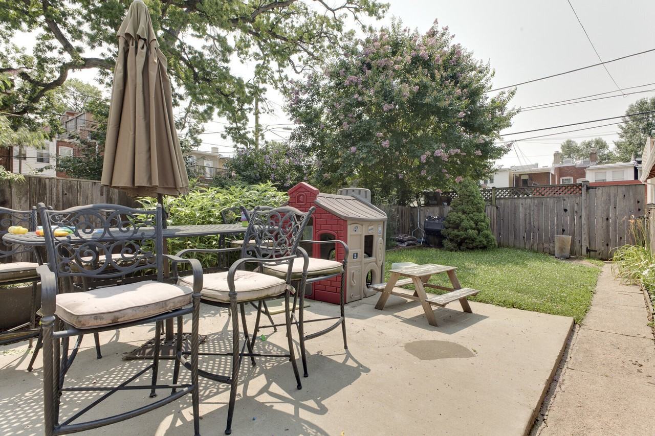 1414 Taylor St Nw - Photo 4 of 18