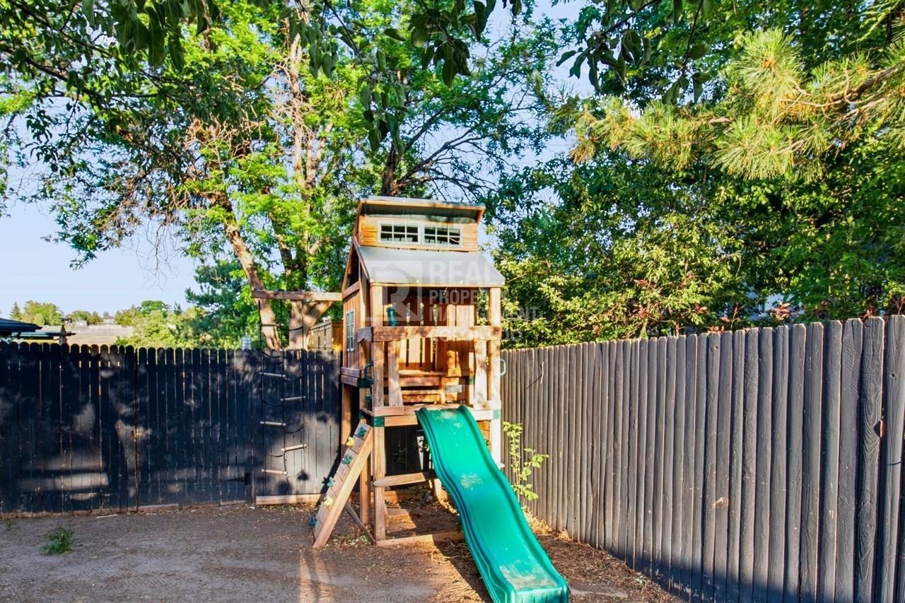 660 Omega Ln - Photo 5 of 50