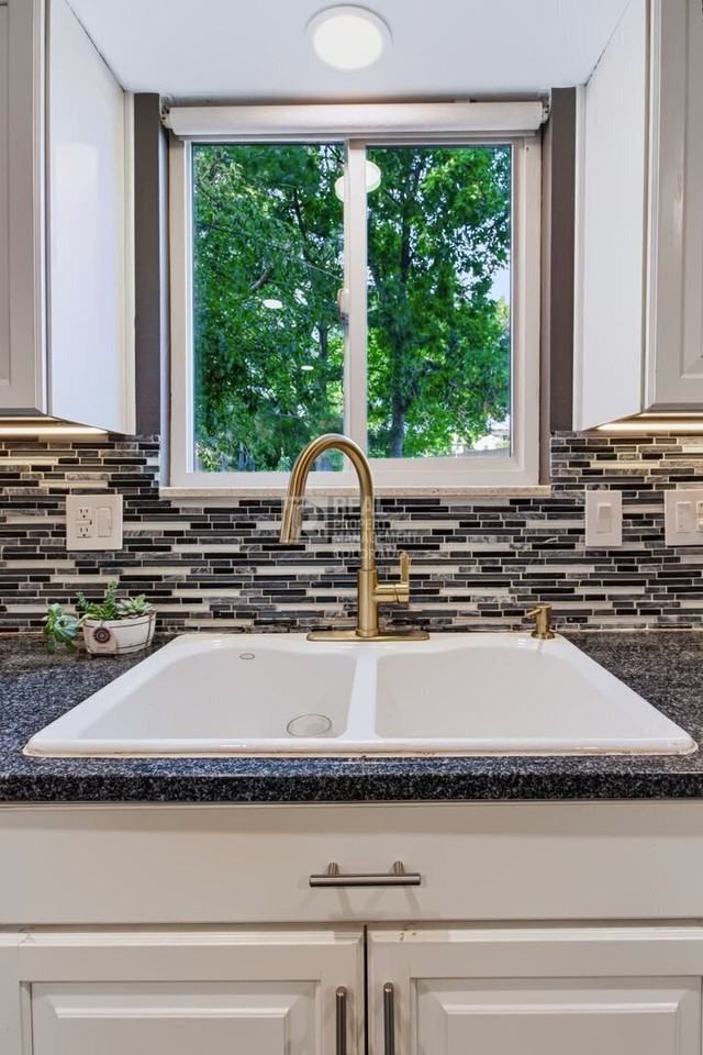 660 Omega Ln - Photo 7 of 50