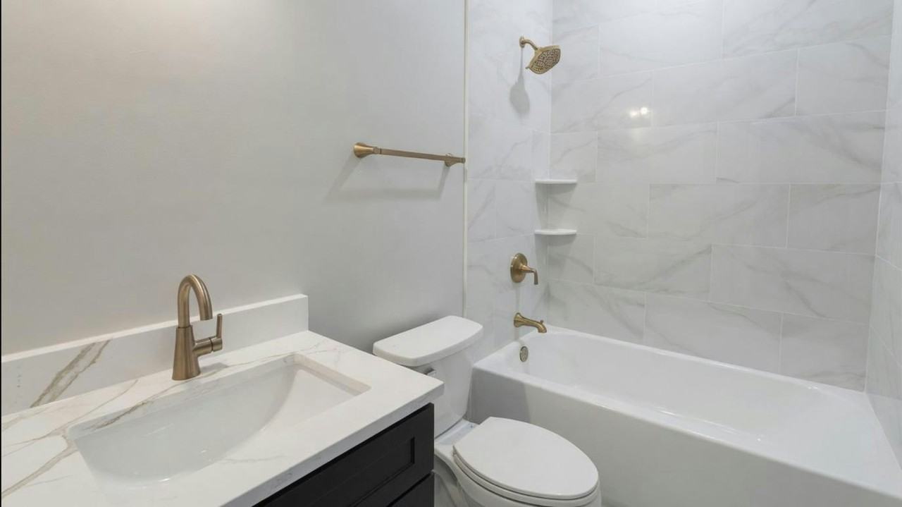 3602 West 26th Street, Unit 2 - Photo 4 of 8