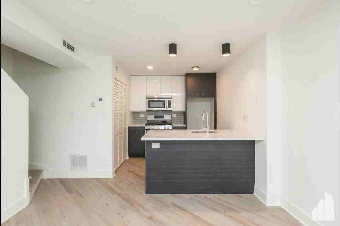 944 West Grace Street, Unit 954-J201 - Photo 4 of 18