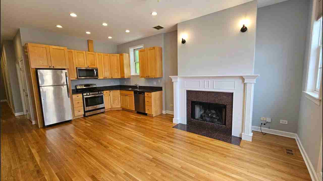 509 North Hartland Court, Unit 1S - Photo 5 of 30