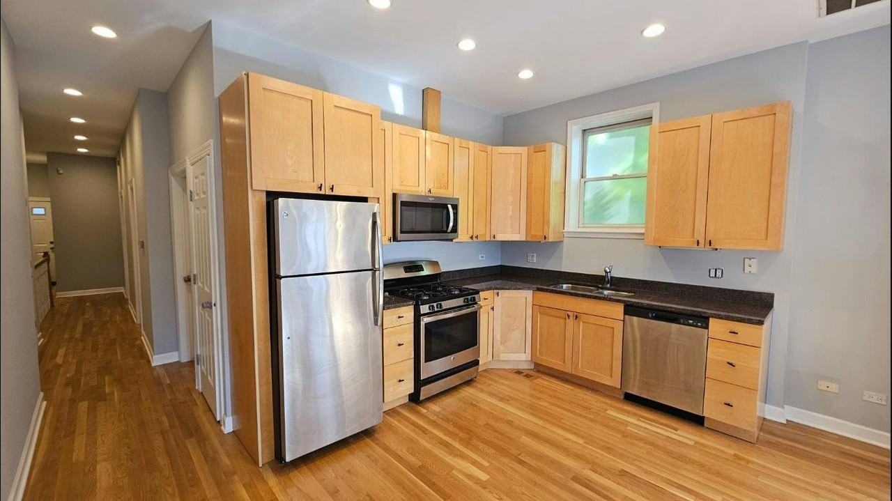 509 North Hartland Court, Unit 1S - Photo 7 of 30