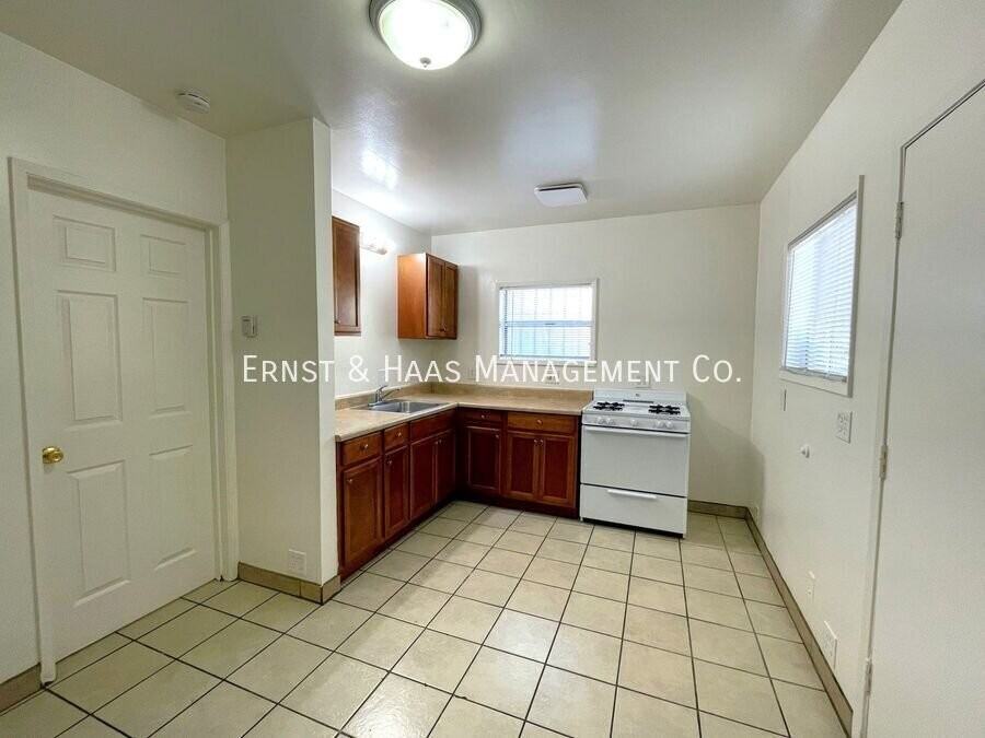 1229 E South St - Photo 4 of 12