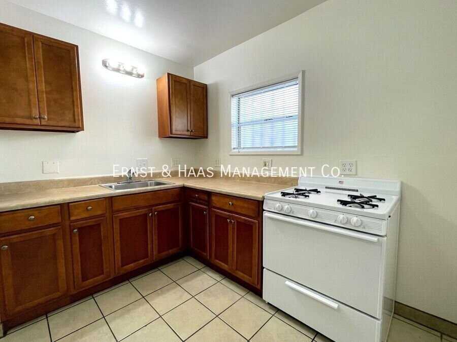 1229 E South St - Photo 5 of 12