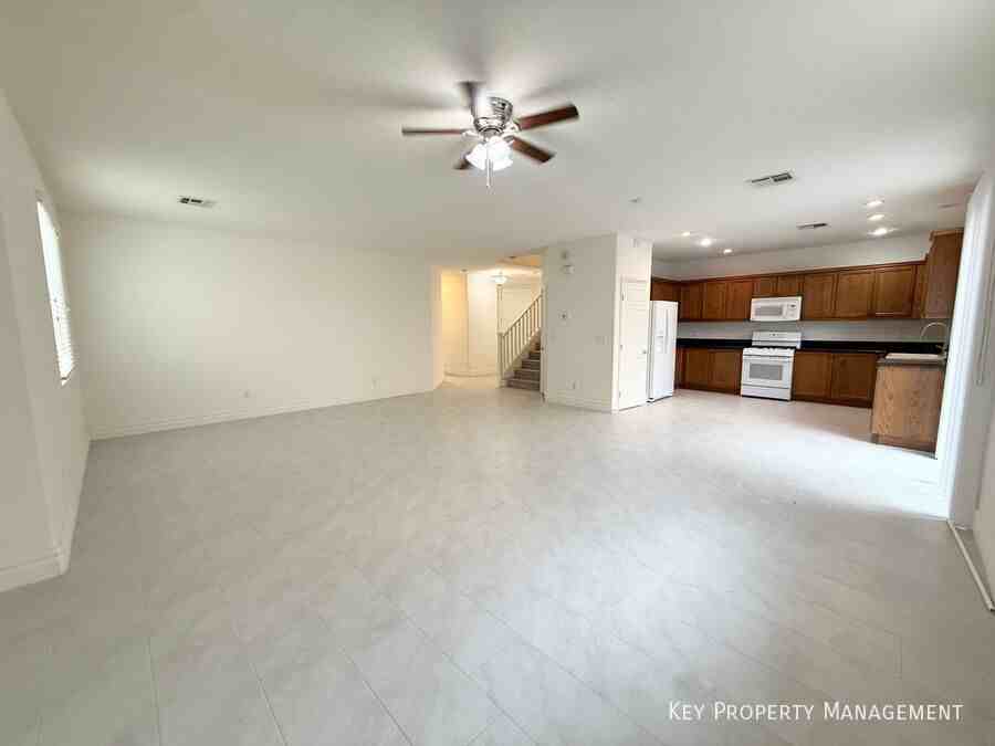 9748 Waukegan Ave - Photo 4 of 31