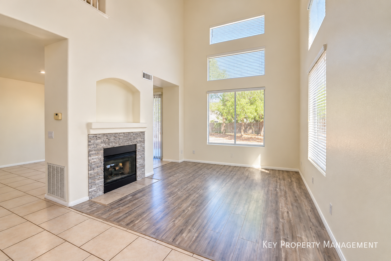 3104 Maple Ridge Ct - Photo 4 of 25
