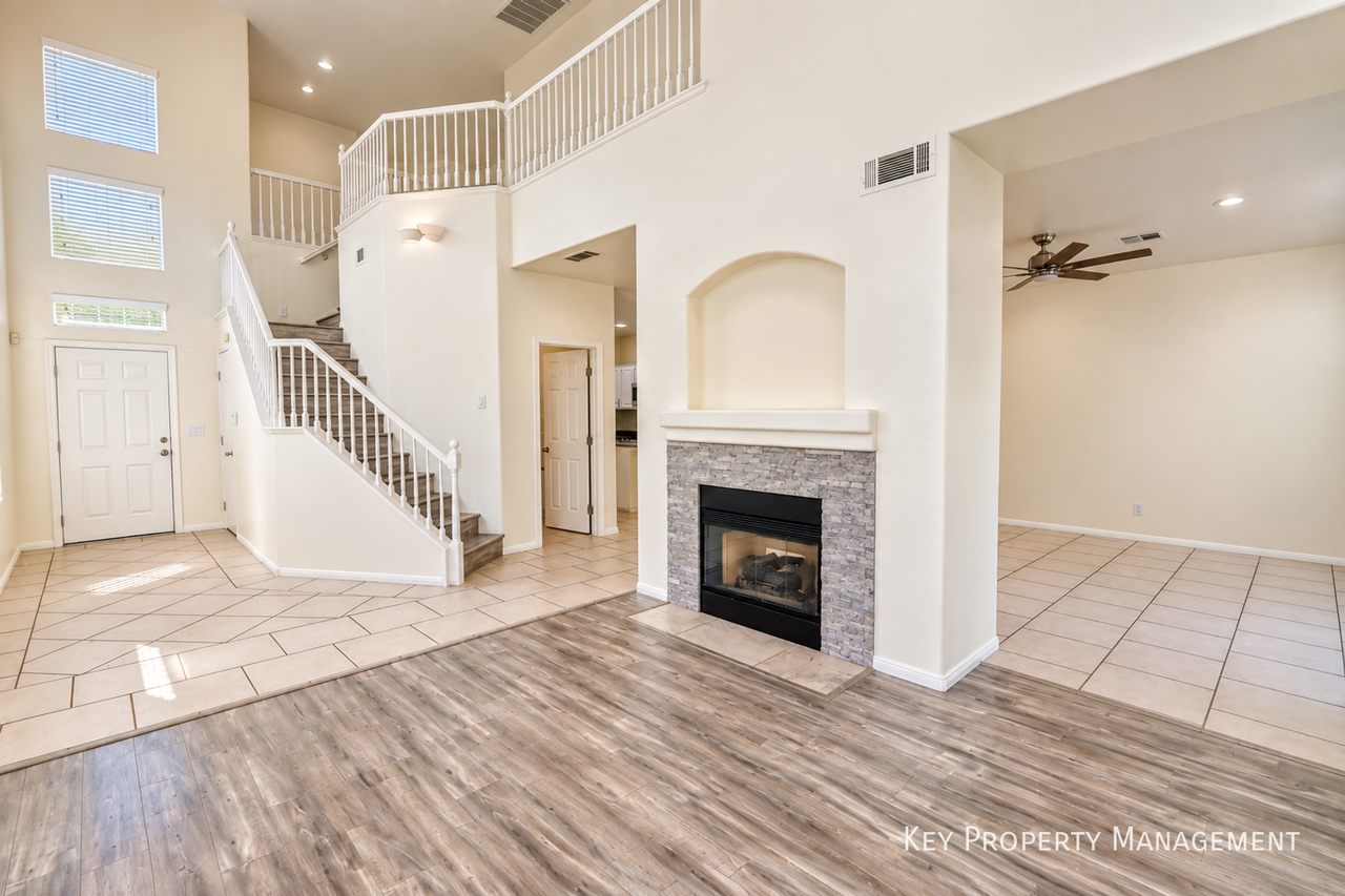 3104 Maple Ridge Ct - Photo 6 of 25