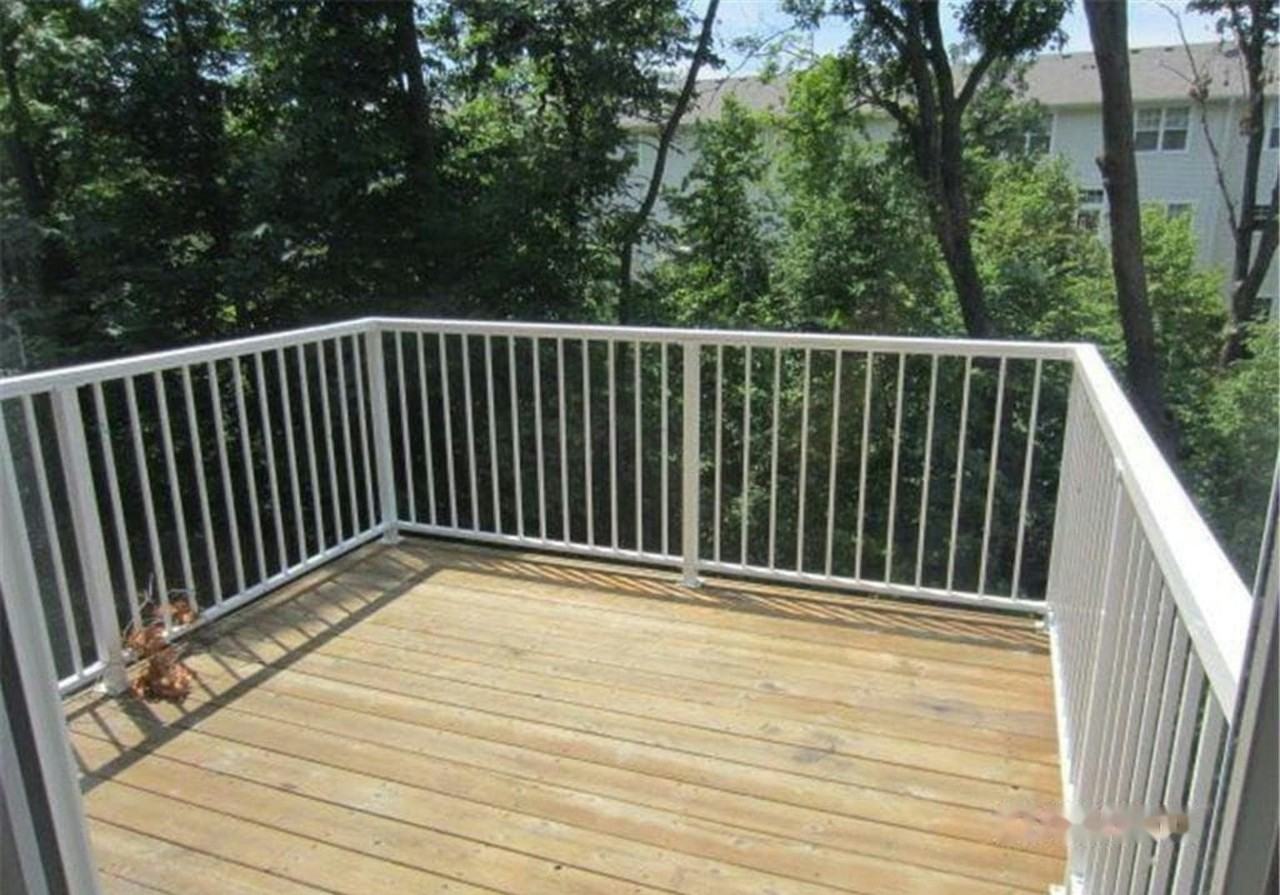 5073 Dunkirk Place North - Photo 5 of 10