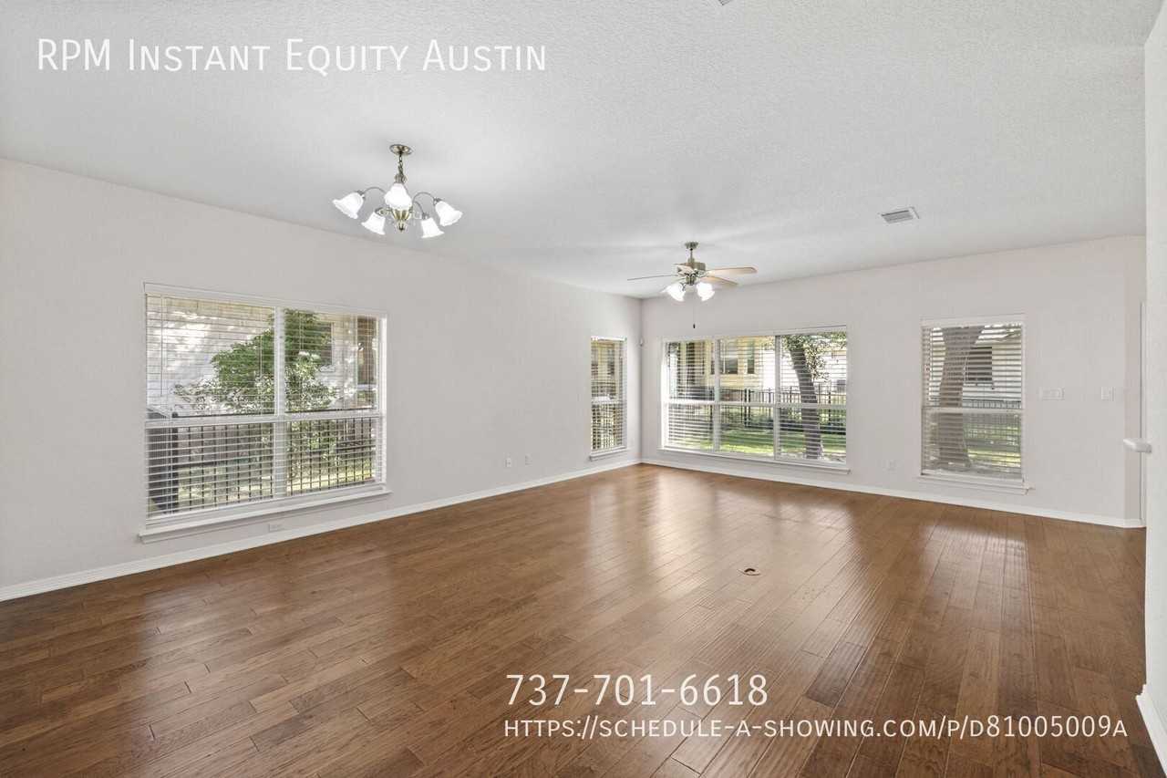 118 Sabine Dr - Photo 7 of 37