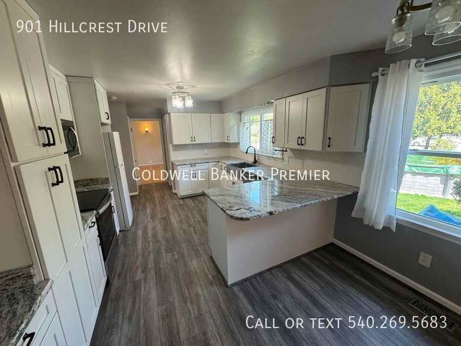 901 Hillcrest Dr - Photo 2 of 35
