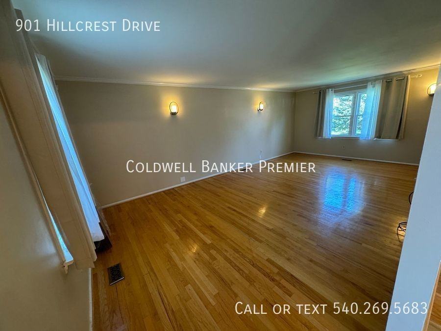 901 Hillcrest Dr - Photo 5 of 35