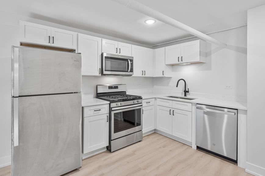 5629 N Wayne Ave - Photo 2 of 10