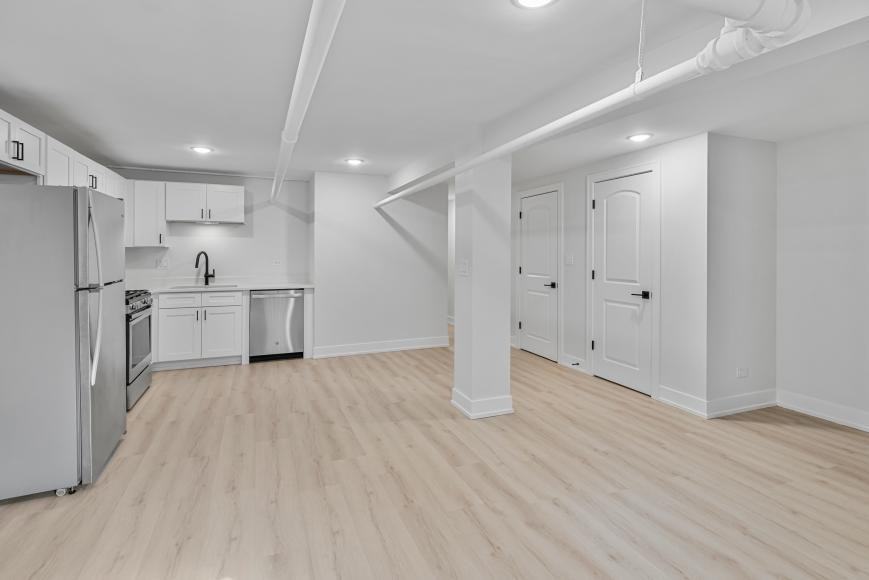 5629 N Wayne Ave - Photo 4 of 10