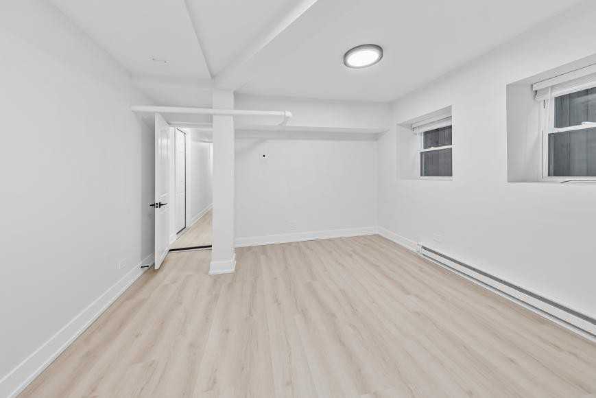 5629 N Wayne Ave - Photo 6 of 10