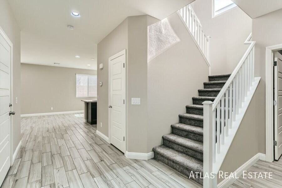 7186 Steubling Glen St - Photo 4 of 32