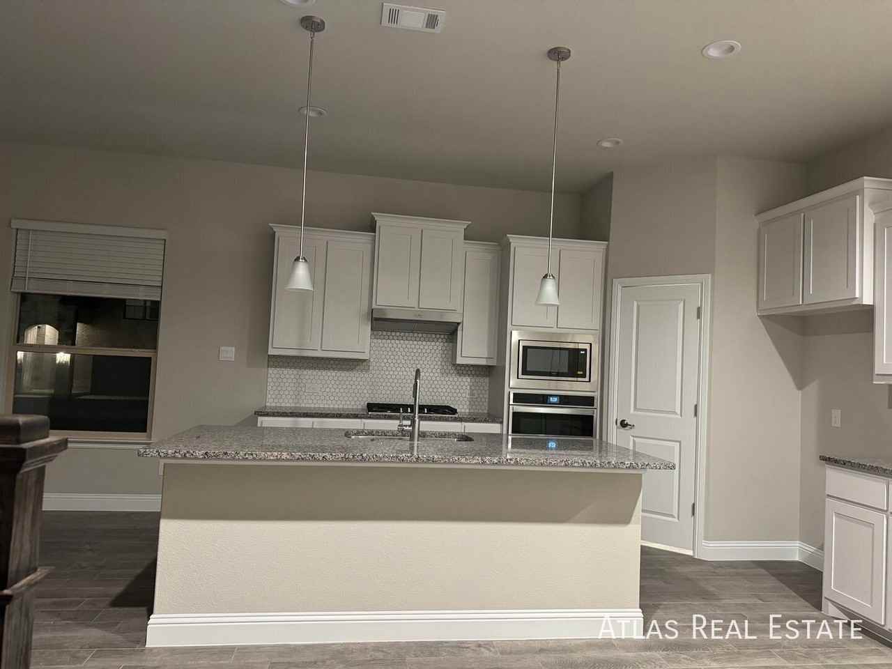 2001 St Andrews Way - Photo 5 of 20