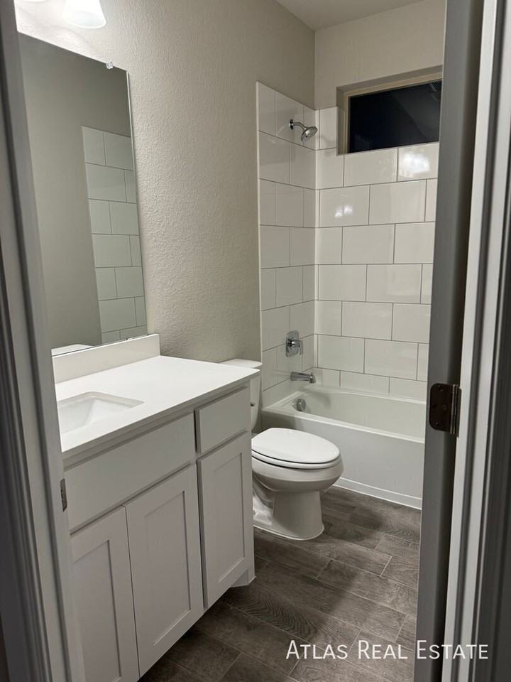 2001 St Andrews Way - Photo 7 of 20